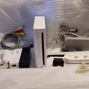 Nintendo Wii Console Bundle Lot
